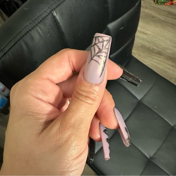 Wicked Web - Picture 4 of 7